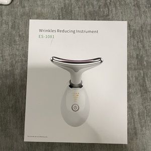Wrinkles reducing instrument